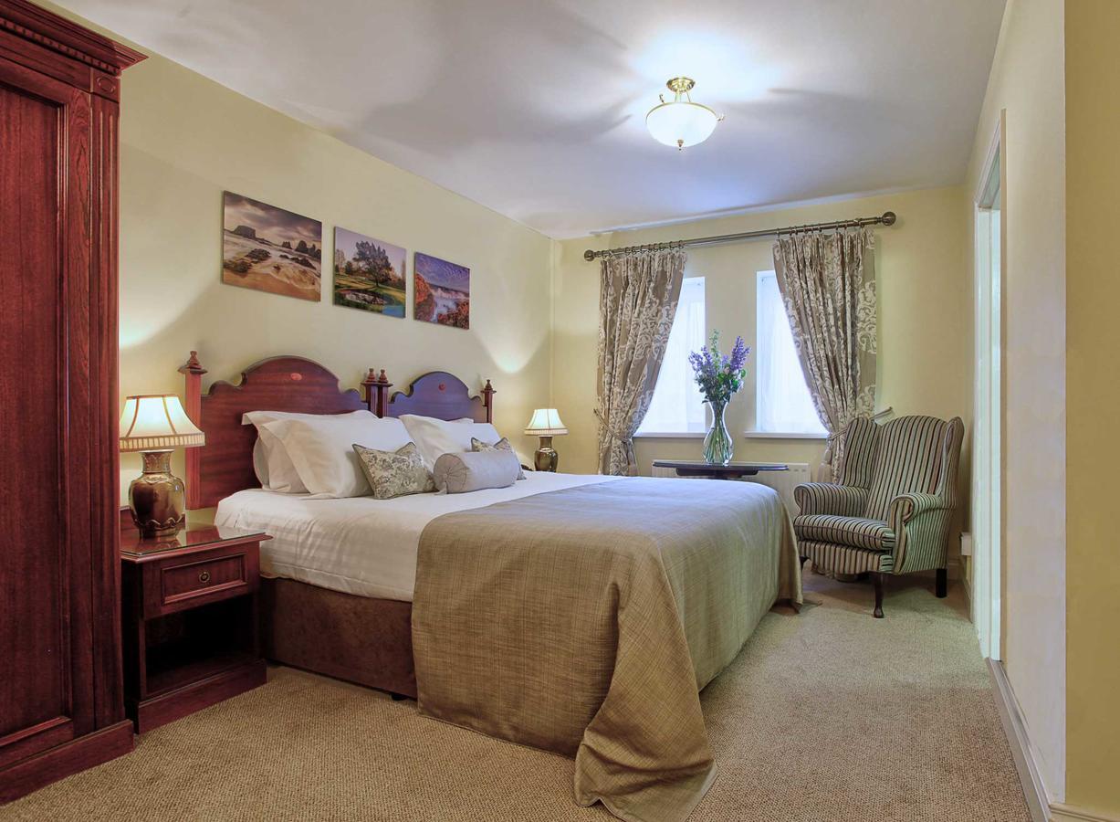Tullyglass House Hotel Ballymena Rum bild